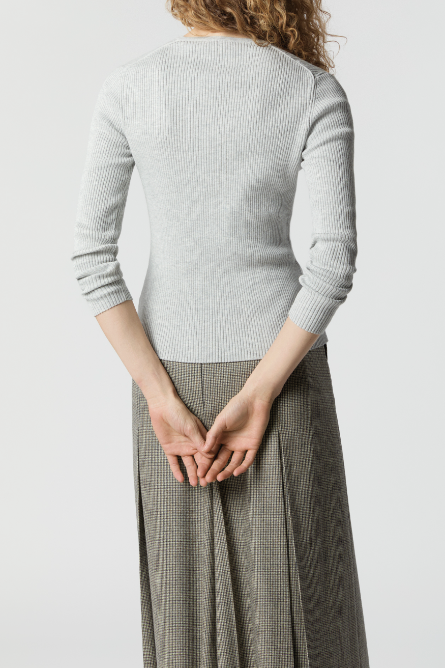 Nia Long-Sleeved Ribbed Henley in Pale Heather Grey