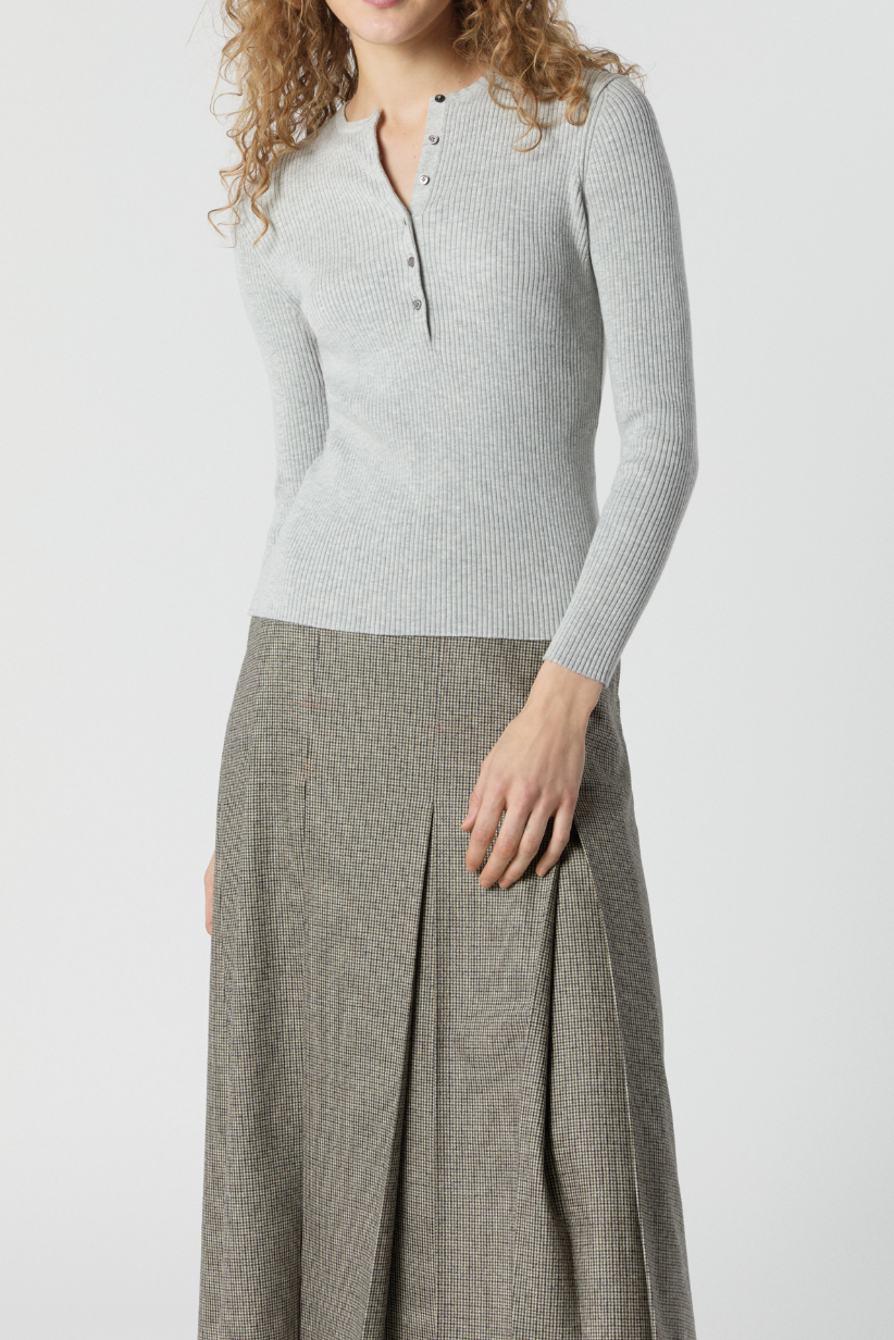 Nia Long-Sleeved Ribbed Henley in Pale Heather Grey